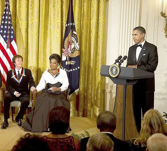  Paul McCartney e Oprah Winfrey são homenageados por Barack Obama em cerimônia na Casa Branca
