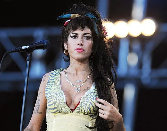  A cantora britânica Amy Winehouse, que vai ter quatro tipos de bebidas à disposição em camarins no Brasil