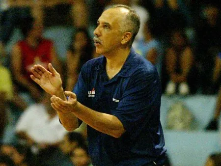  Ênio Angelo Vecchi foi campeão sul-americano com o time masculino, em 1993