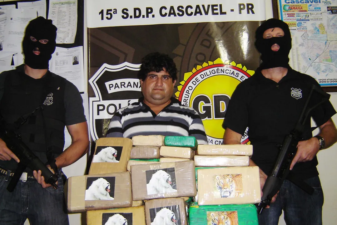 Em operação conjunta com o Setor Antidrogas e o Grupo de Diligências Especiais (GDE), foram apreendidos, na madrugada desta terça-feira (4), 69,5 quilos de cocaína