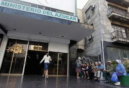  Trabalhadores temem demissões no Ministério do Açúcar em Havana; funcionários de outros quatro ministérios estão na lista de corte