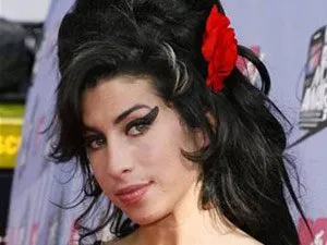 Amy Winehouse pede show particular com escola de samba