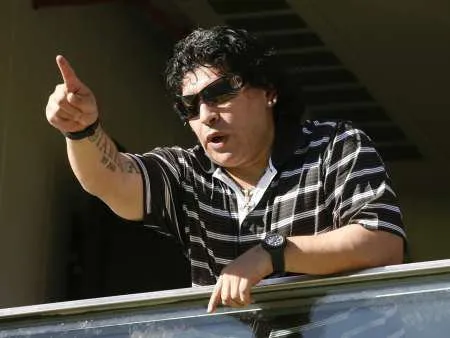  Na quinta-feira (25), Maradona esteve na Bombonera para assistir a vitória do Boca Juniors sobre o River Plate por 2 a 0 