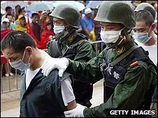  China afirma que vem executando menos prisioneiros 