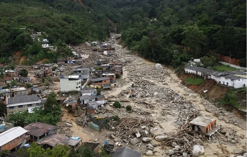  Começam demolições na região serrana do Rio