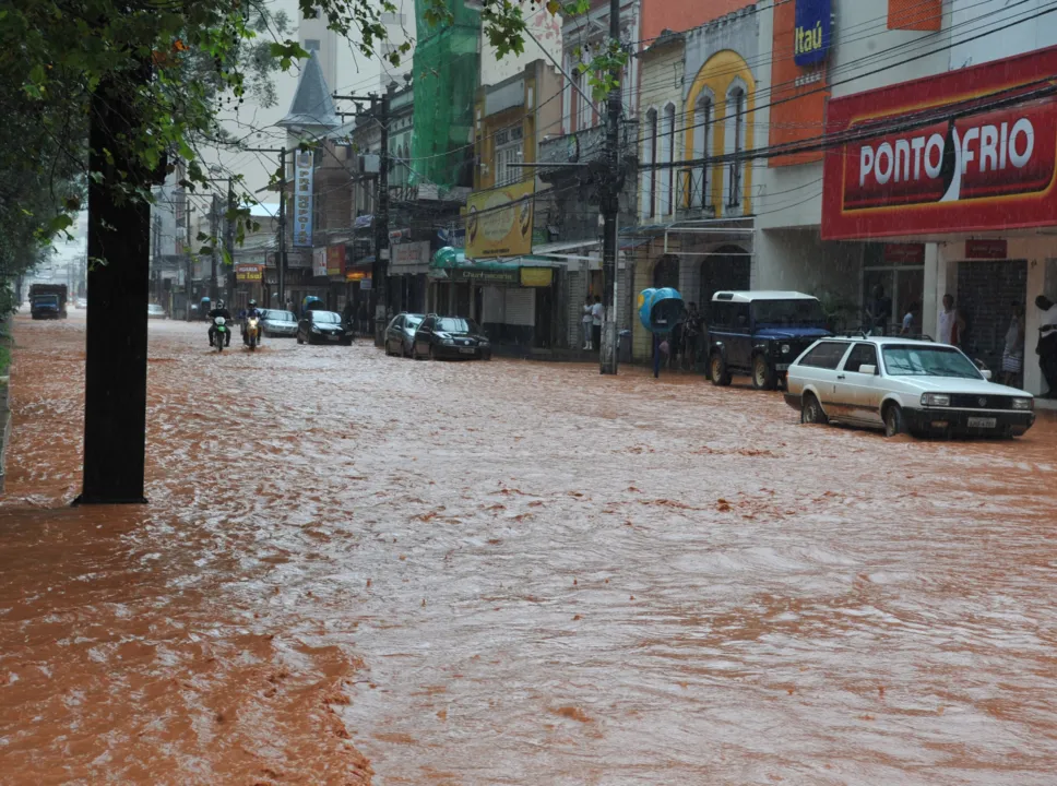  Nova Friburgo - Voltou a chover forte em Nova Friburgo, na região serrana do Rio de Janeiro, no início da tarde de ontem (15) 