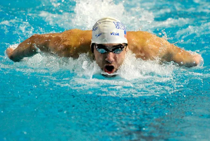 Em seu retorno, Phelps faz melhor tempo de eliminatória