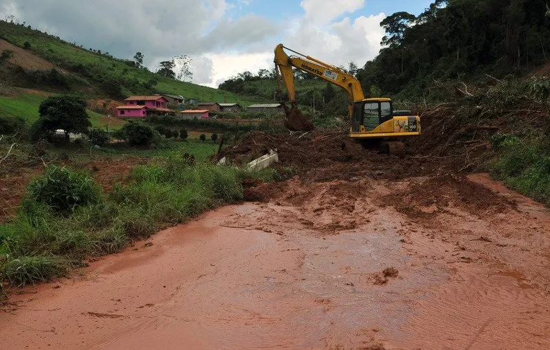 Zona rural de Teresópolis ainda continua encoberta com  lama