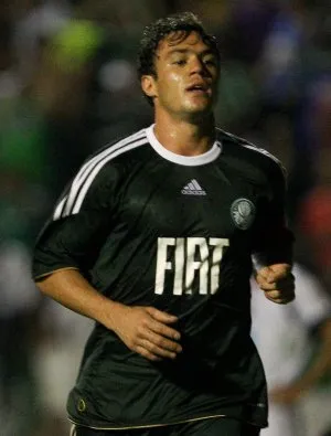  Com dois gols, Kleber se destacou na vitória do Palmeiras sobre o Ituano em Piracicaba