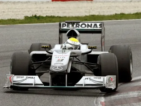 F-1: Rosberg celebra pole, mas mostra cautela para corrida