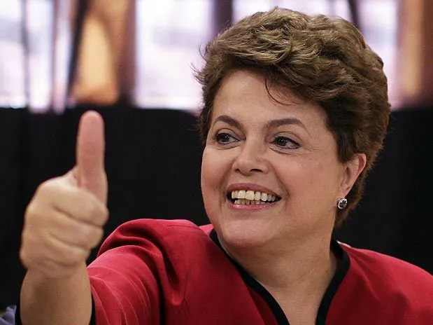 Ele (Alencar) foi um parceiro nessa trajetória", afirmou Dilma, diante de uma plateia que reuniu adversários históricos
