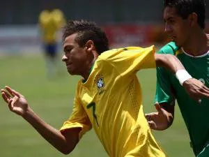  Astro do Brasil, Neymar tem sido vítima da violência da marcação adversária