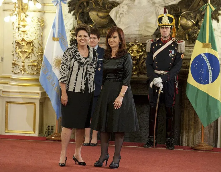  A presidenta Cristina Kirchner recebe na Casa Rosada a presidenta Dilma Rousseff em sua primeira viagem oficial desde que assumiu o governo