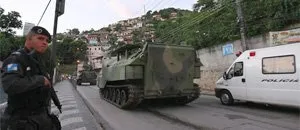  A ação conta com o apoio de 21 carros blindados
