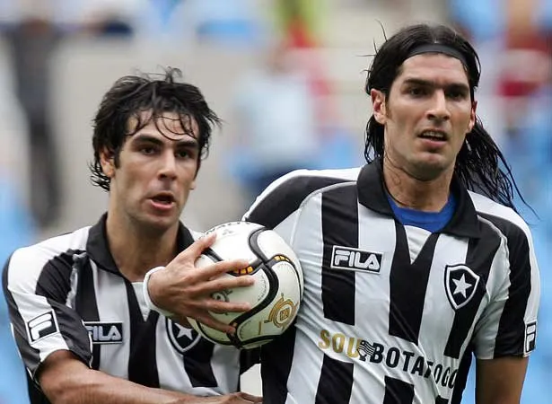 Em clássico emocionante, Botafogo derrota Fluminense com um dos gols marcados por Loco Abreu