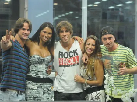  Eliminados disputaram volta ao reality show da Globo na Casa de Vidro: Maurício (ao centro, de branco) foi o escolhido pelo público