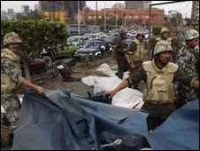  Militares ajudaram manifestantes a retirar barracas da praça Tahrir