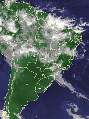  Imagem de satélite de terça-feira (15) mostra nebulosidade em grande parte do país