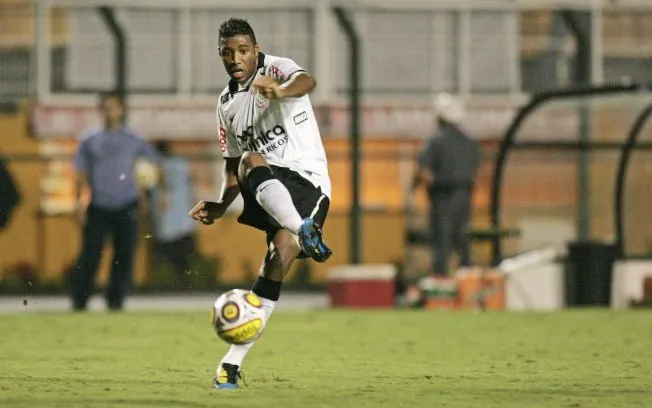  Jucilei, que pode ser negociado com time russo, está fora do jogo do Corinthians contra o Santos