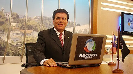  O apresentador Wagner Montes, que comanda o programa "Balanço Geral", da Record, no Rio de Janeiro