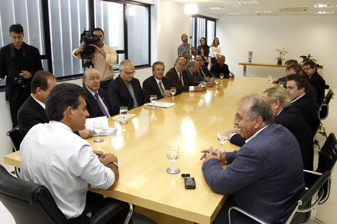 Governador Beto Richa assinou nesta quarta-feira (2) um protocolo de intenções com a empresa Potencial Petróleo