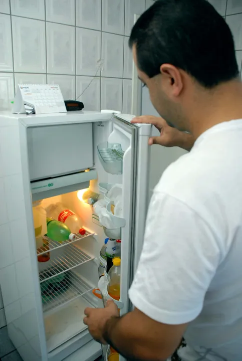 Refrigeradores devem permanecer abertos por menos tempo possível