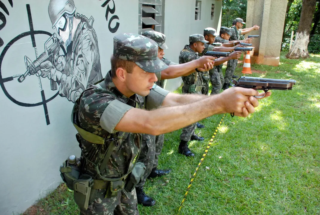 Militares do 30º BIMtz treinam para atuar no Complexo do Alemão