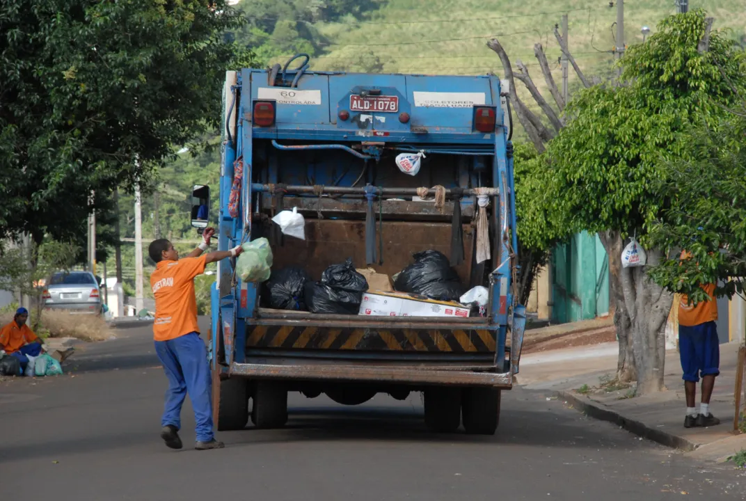 Greve deixa lixo acumular em 6 cidades do ABC paulista