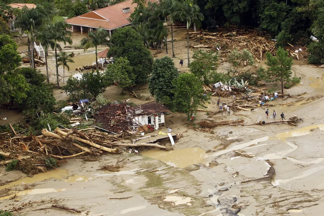  Enchentes atingiram oito municípios no litoral paranaense