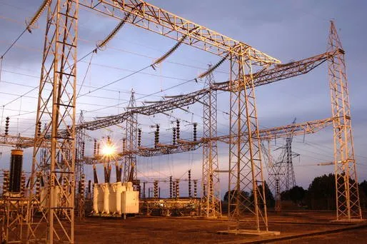 Manutenção na rede elétrica deixa moradores da Zona Norte sem energia