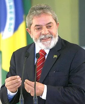  Lula afirmou que pode contribuir para resolver o impasse líbio