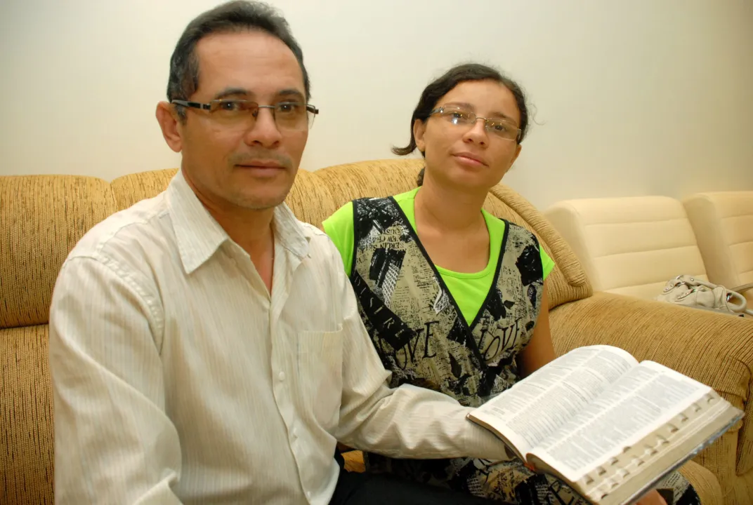 Lourival de Souza e Maria de Fátima Fernandes da Silva se tornaram evangélicos depois serem consagrados como padre e freira