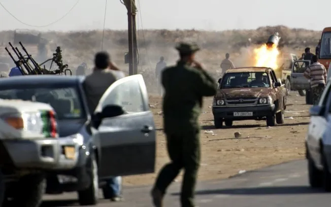  Rebeldes líbios lançam ataque em Ajdabiya, na Líbia