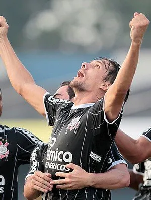 O Corinthians se manteve no campo ofensivo com frequência