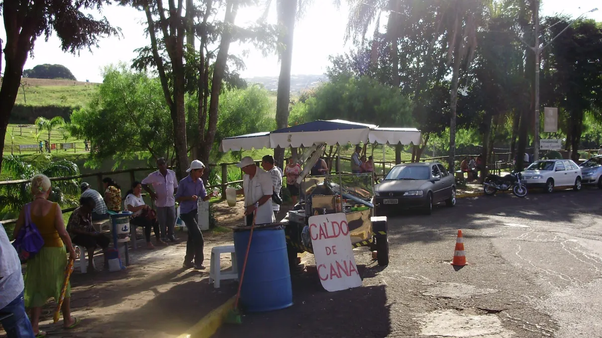  Parque Santo Expedito: vendedores  já montaram as barracas para festa