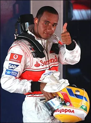 Com apoio da torcida, Hamilton faz a pole; Massa é 12º - Crédito da foto - Agências
