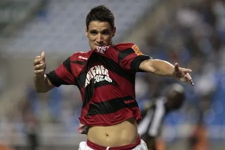  Flamengo ganha do Horizonte e espanta a zebra