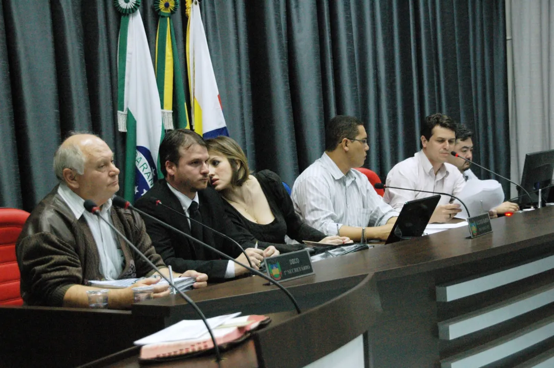  Pegorer, os advogados Aluísio Ferreira e Valéria Caliman, Marcos Martins e Júnior da Femac, relator e presidente da CPI, durante depoimento na Câmara