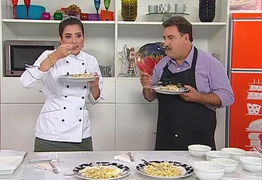  Ratinho mostra seus dotes culinários no SBT