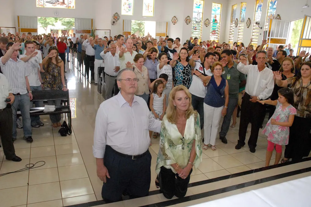  O governador Orlando Pessuti participou neste domingo (4) da missa de Páscoa no Santuário de Santa Rita de Cássia