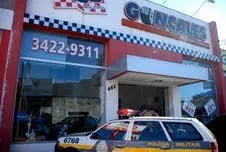 A empresa Gonçales Pneus, localizada na Avenida Minas Gerais, foi alvo de assalto ontem à tarde