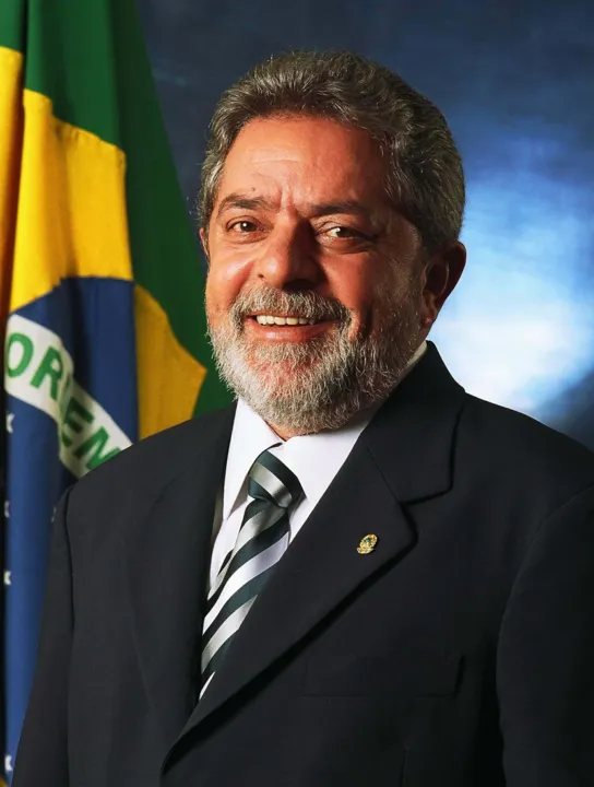  Lula pede a novos ministros continuidade das obras 