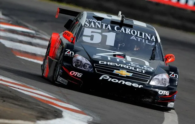 O paulista Átila Abreu, da AMG, se tornou o primeiro piloto a vencer duas corridas na temporada de 2011 da Stock Car 