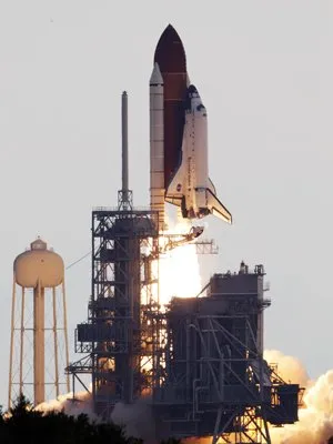  Ônibus espacial Endeavour decola na manhã desta segunda (16) pela última vez nos EUA