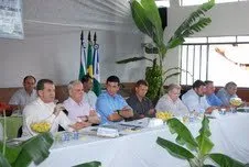 Evandro Romam, fala  aos prefeitos durante reunião da Amuvi em Novo Itacolomi