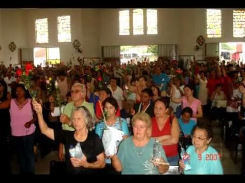 Milhares de fiéis participaram no domingo (22), em Lunardelli, no Vale do Ivaí, da oficialização da Paróquia Santa Rita de Cássia à Santuário
