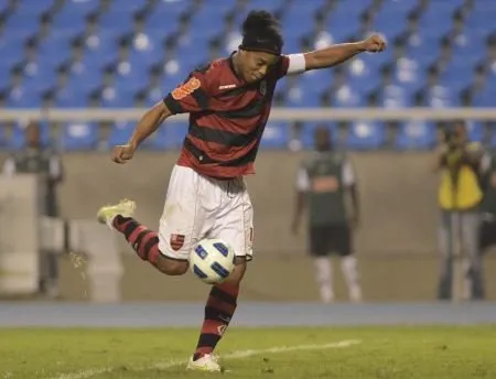 Ronaldinho empaca, e Flamengo tem significativa queda ofensiva
