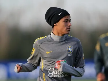  Neymar, que está na seleção brasileira, está na mira de vários clubes europeus