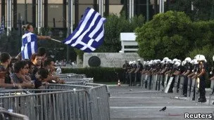  A população grega foi contra as medidas de austeridade para conter a crise