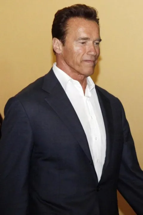  Schwarzenegger vai dividir 620 milhões com ex